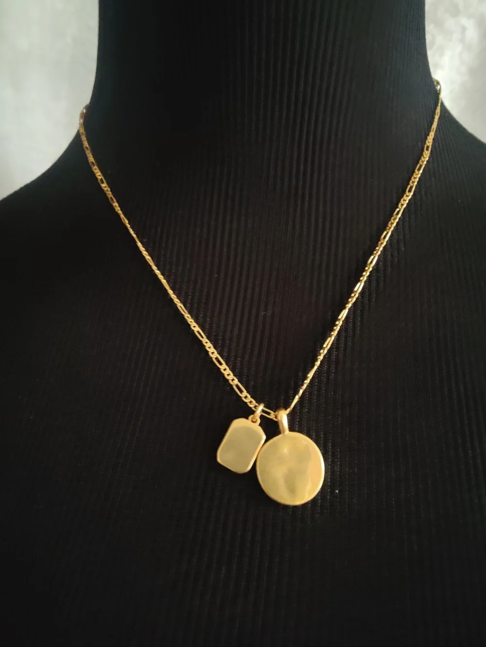 Madewell Gold Tone Layered Pendant Necklace Double Charm Disc Tag 18-21 In - Picture 9 of 9